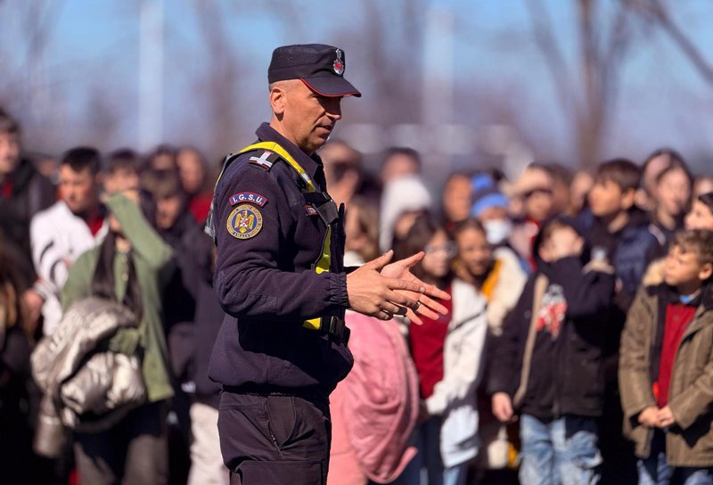 Exercițiu de amploare a pompierilor la Școala Gimnazială „Dimitrie Pompeiu” Broscăuți - FOTO